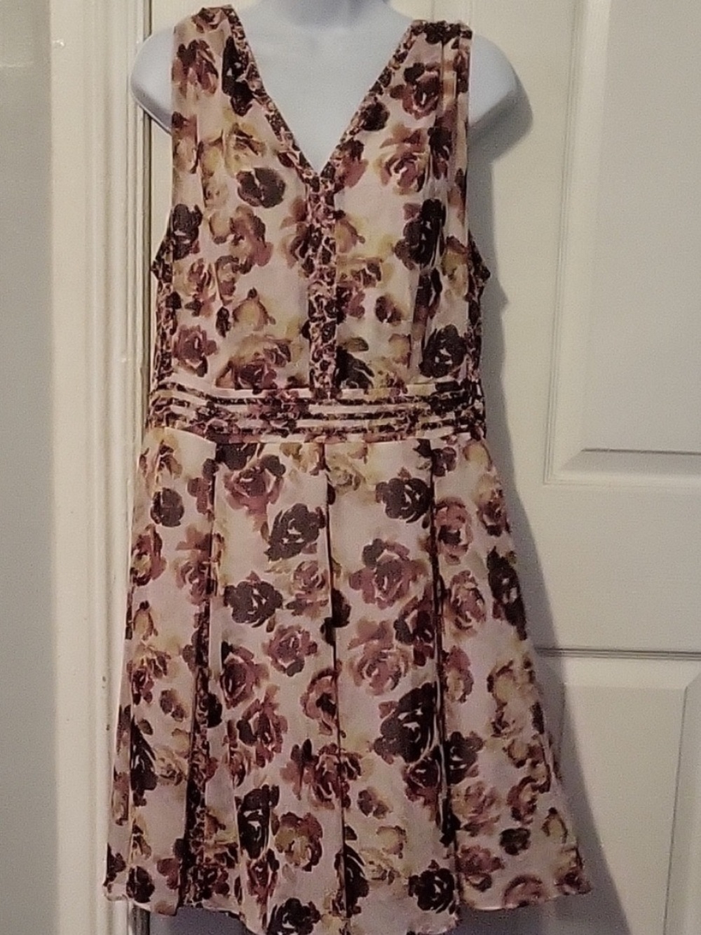 Vera Wang Simply Vera Pleated Midi Sundress Floral V-Neck